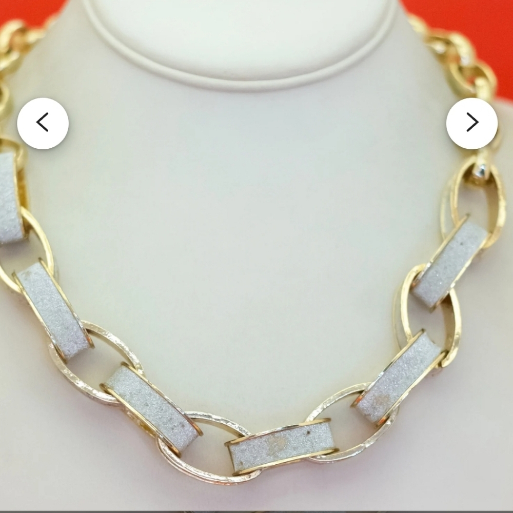 Vintage White Oval Rings Gold Tone Bib Necklace 18 inch - Picture 3 of 6
